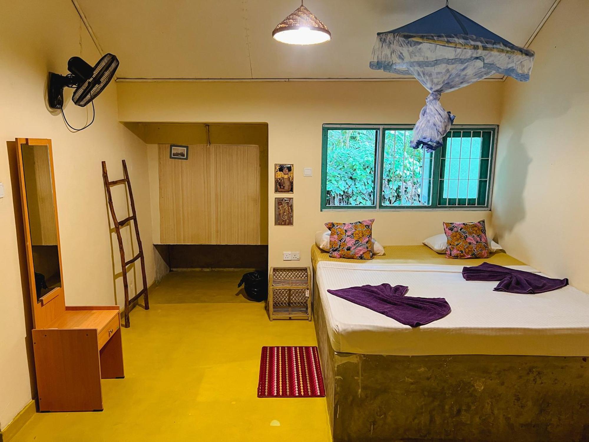 Lazy Monkey Surfhostel - Sri Lanka Dickwella Exterior photo